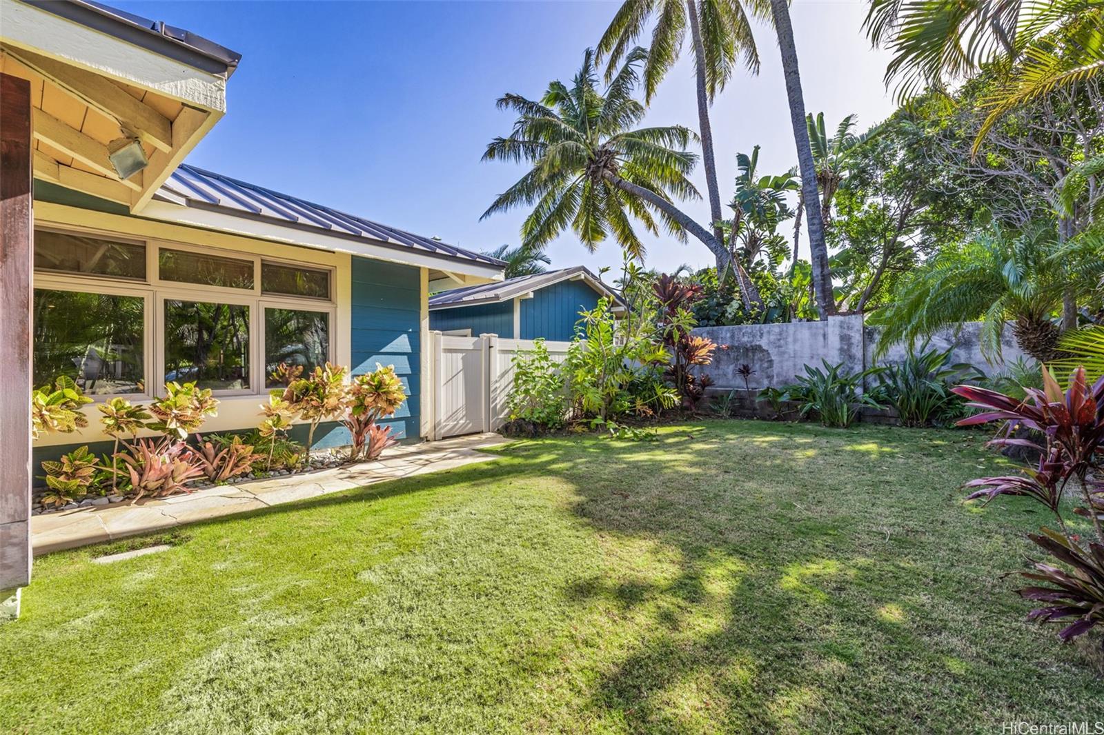 1035  Kamaole Street Kalama Valley, Hawaii Kai home - photo 18 of 22