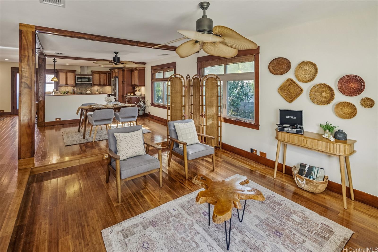 1035  Kamaole Street Kalama Valley, Hawaii Kai home - photo 4 of 22