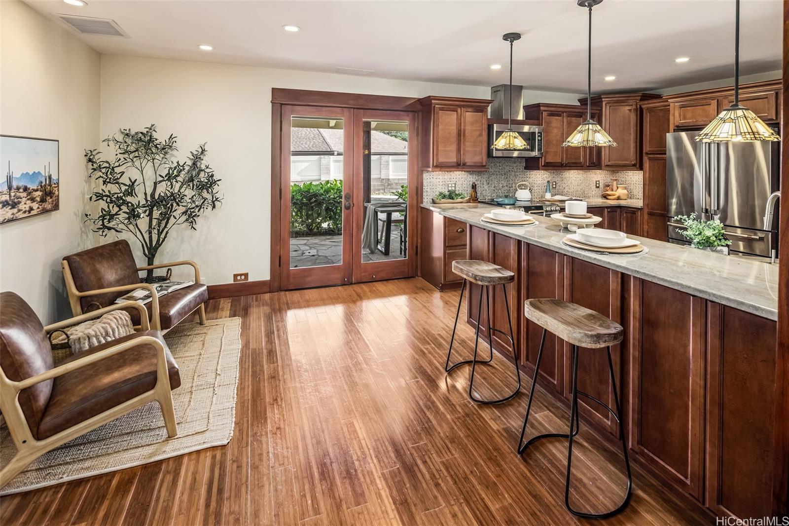 1035  Kamaole Street Kalama Valley, Hawaii Kai home - photo 5 of 22