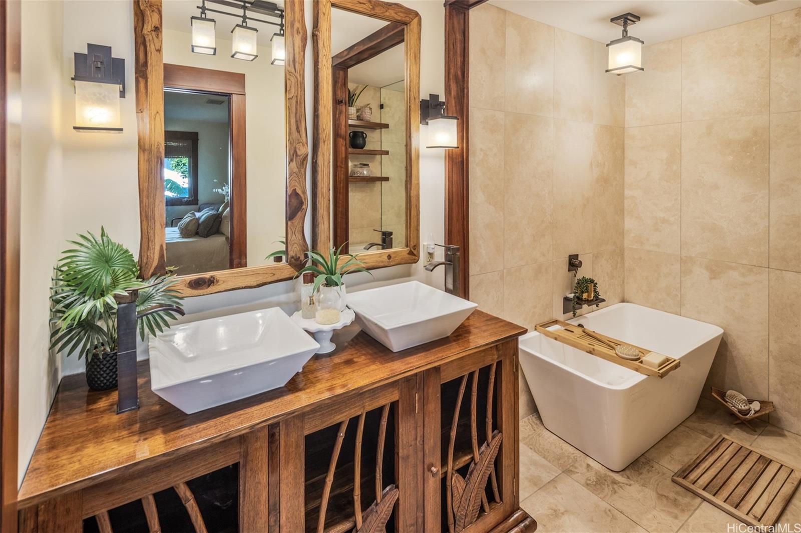 1035  Kamaole Street Kalama Valley, Hawaii Kai home - photo 8 of 22