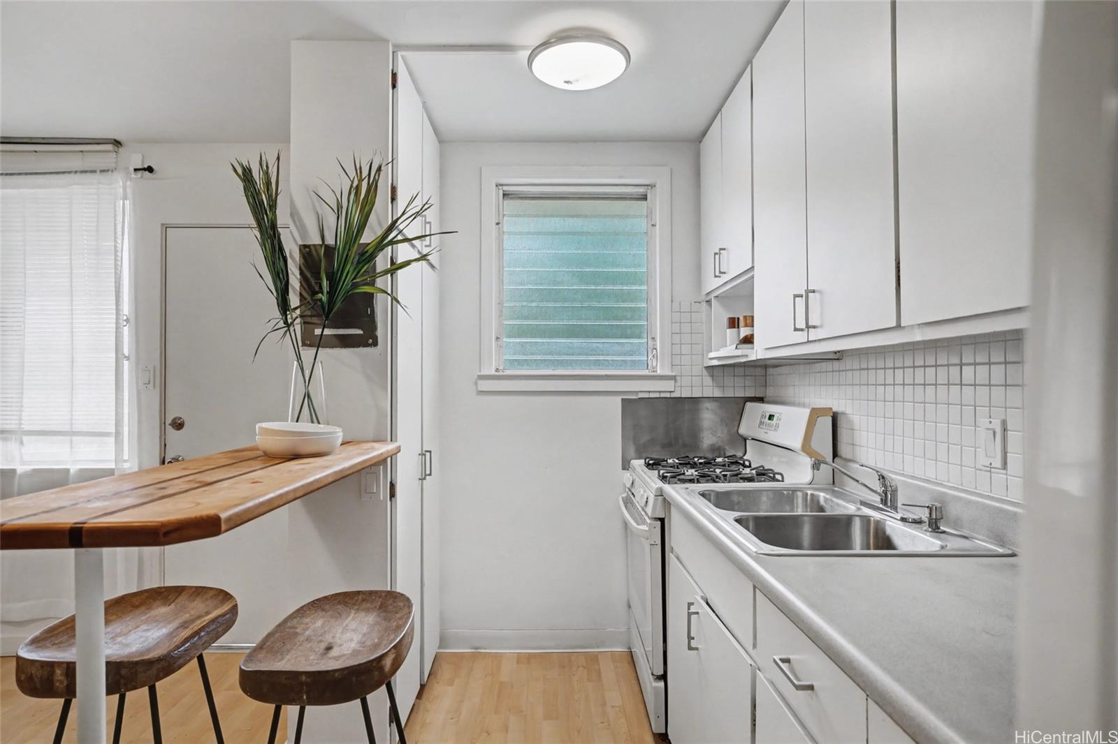 Makiki West condo # 205, Honolulu, Hawaii - photo 5 of 21