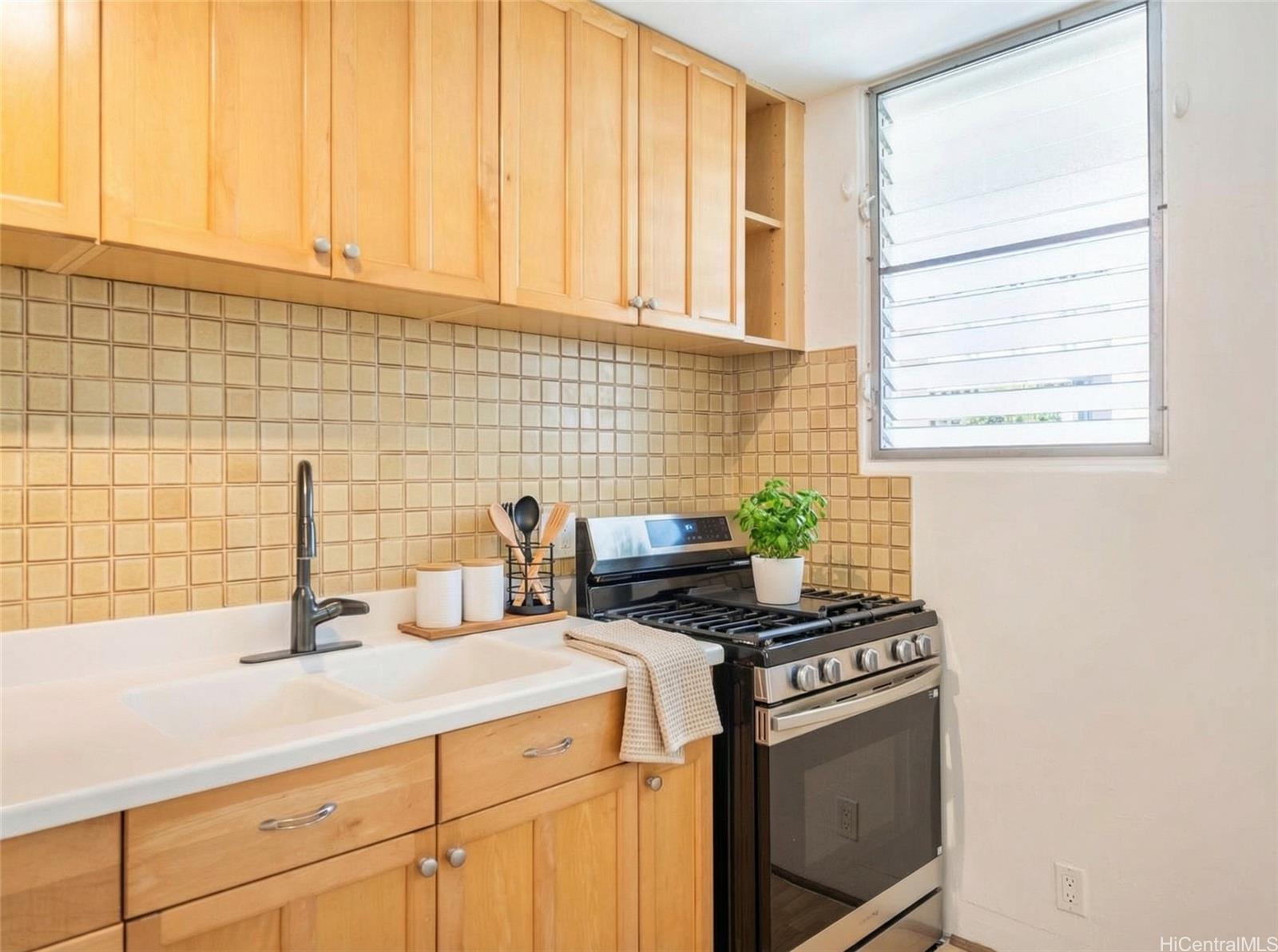 Makiki West condo # 304, Honolulu, Hawaii - photo 3 of 19