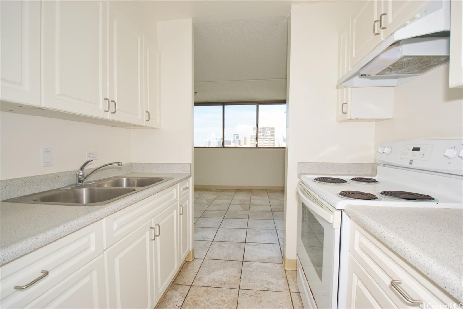 1040 Kinau St Honolulu - Rental - photo 3 of 22