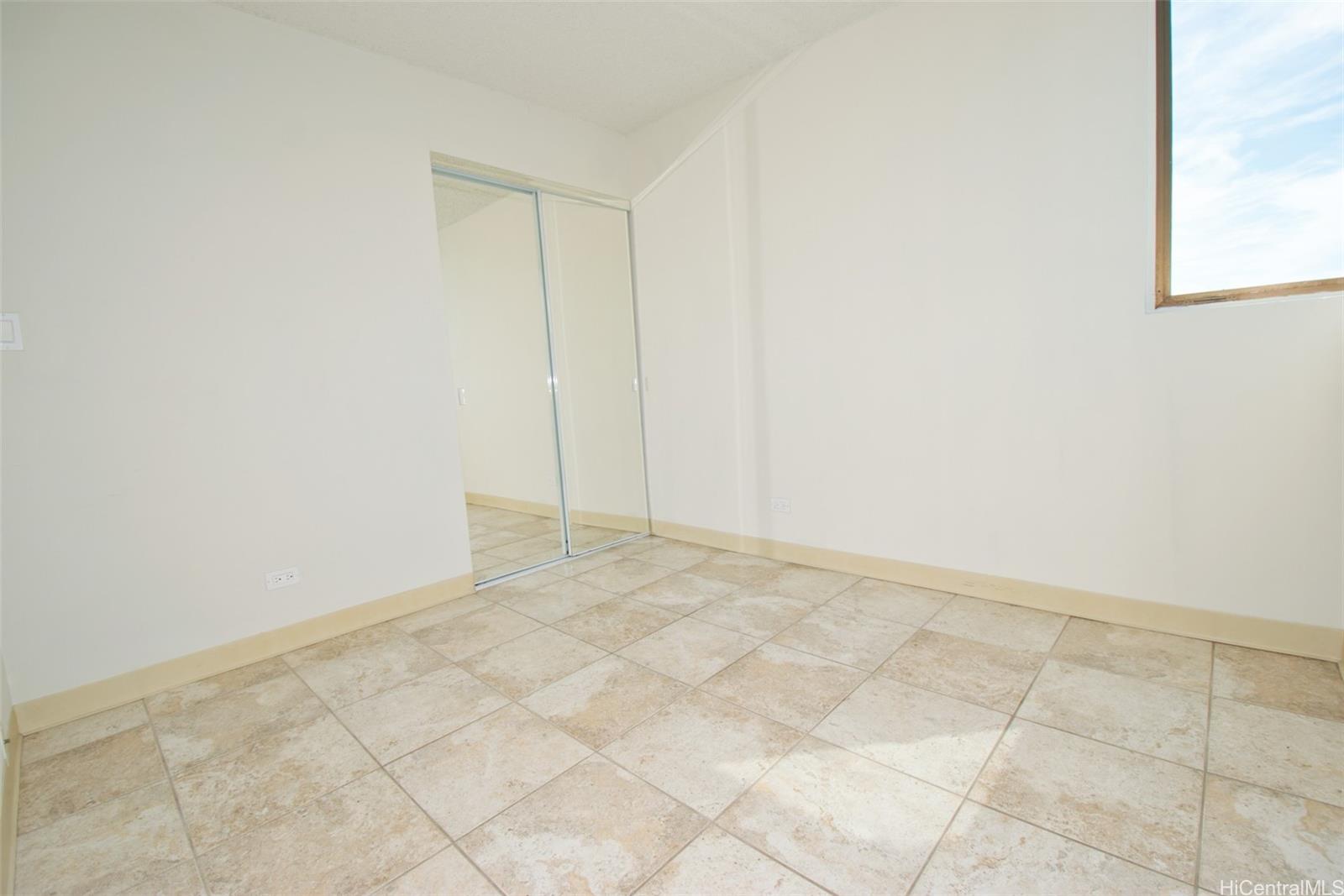 1040 Kinau St Honolulu - Rental - photo 4 of 22