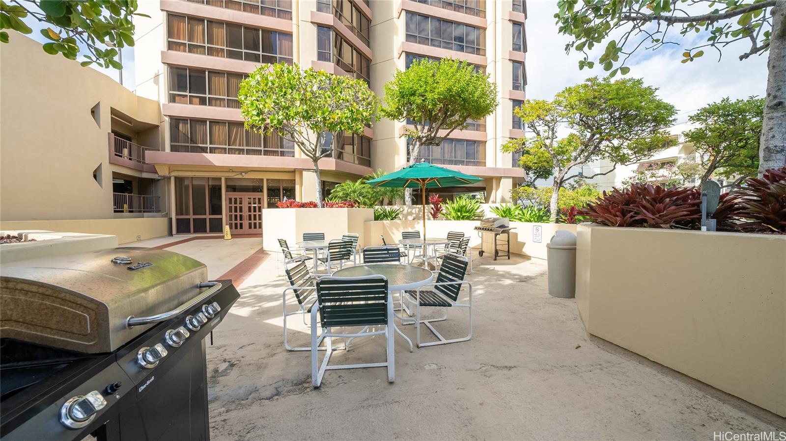 Continental Plaza condo # 702, Honolulu, Hawaii - photo 15 of 24