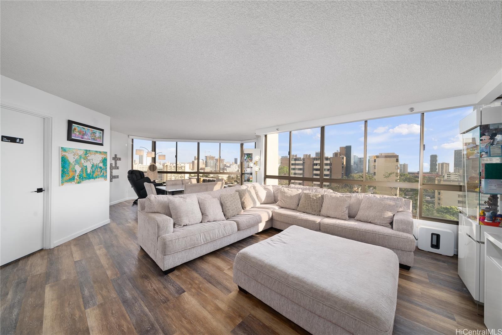 Continental Plaza condo # 702, Honolulu, Hawaii - photo 2 of 25