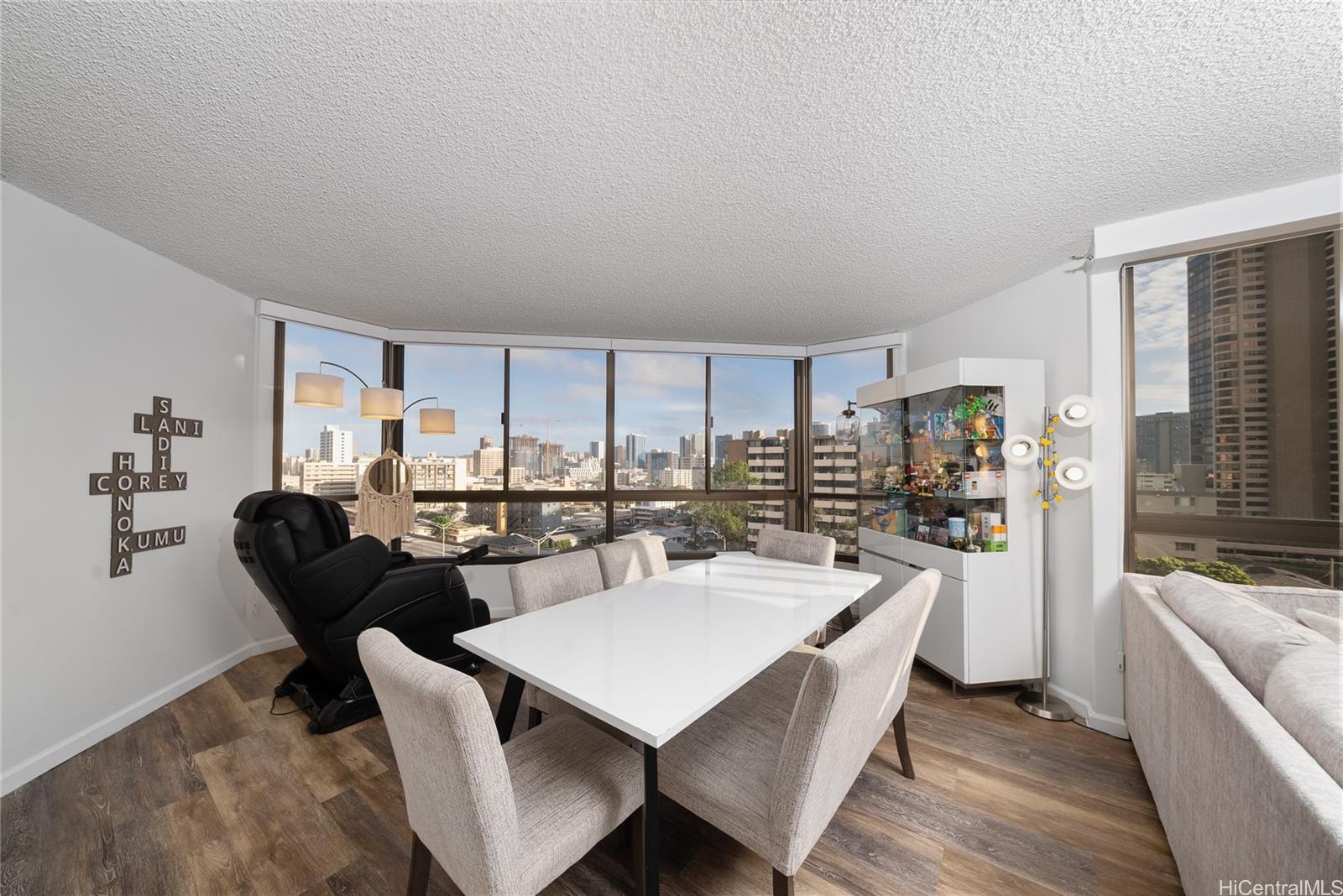 Continental Plaza condo # 702, Honolulu, Hawaii - photo 3 of 25