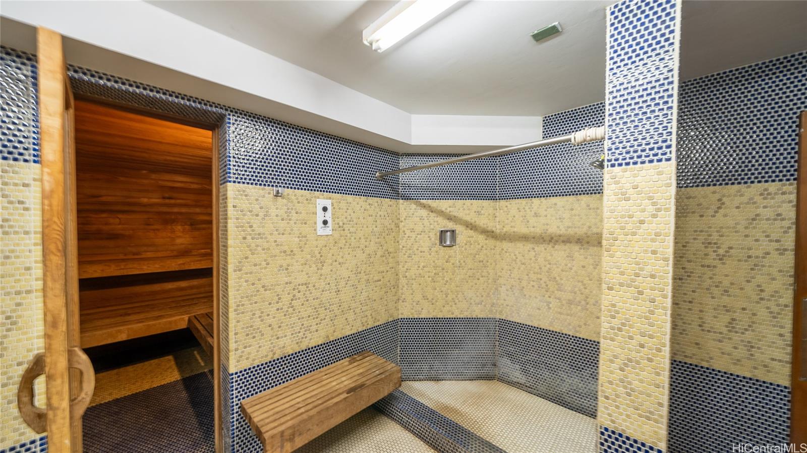 Continental Plaza condo # 702, Honolulu, Hawaii - photo 21 of 25