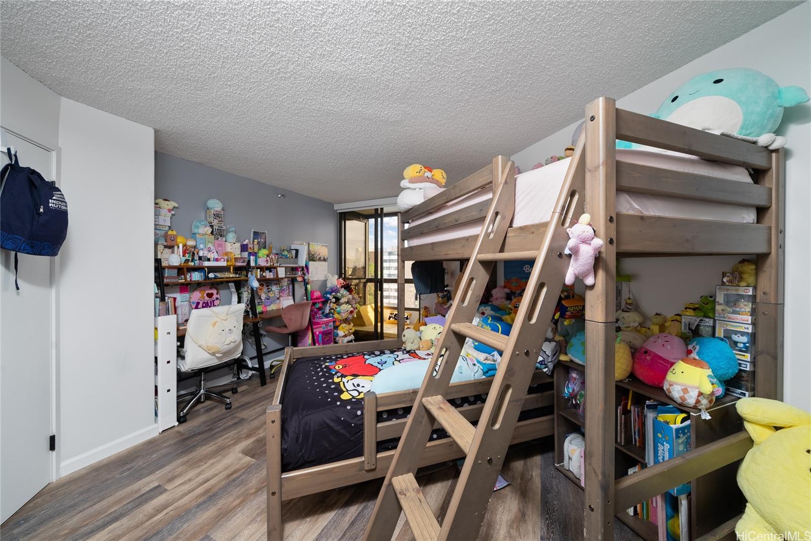 Continental Plaza condo # 702, Honolulu, Hawaii - photo 7 of 25