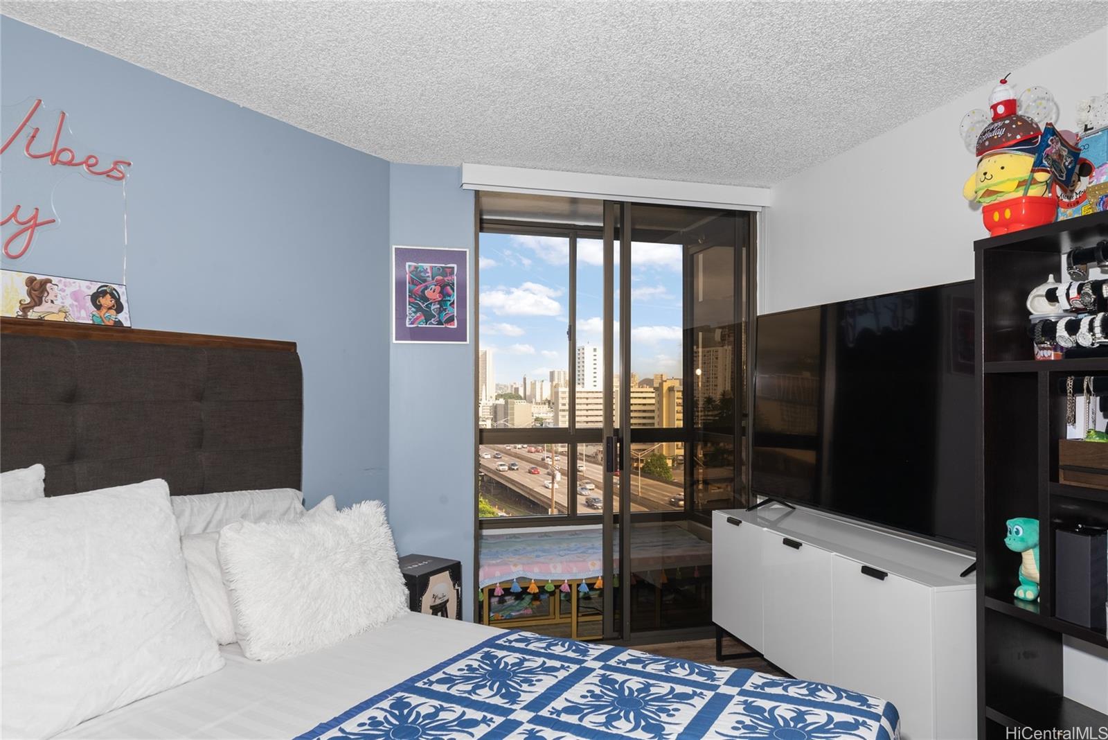 Continental Plaza condo # 702, Honolulu, Hawaii - photo 8 of 25