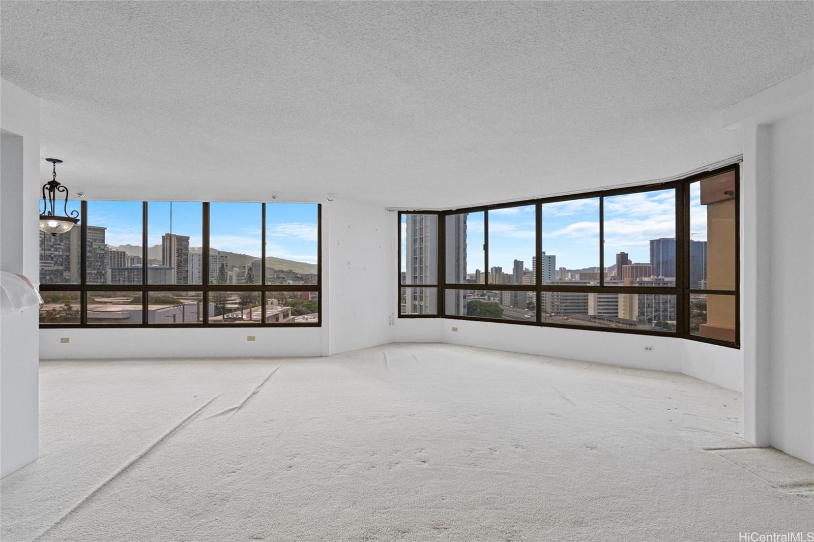 Continental Plaza condo # 706, Honolulu, Hawaii - photo 2 of 18