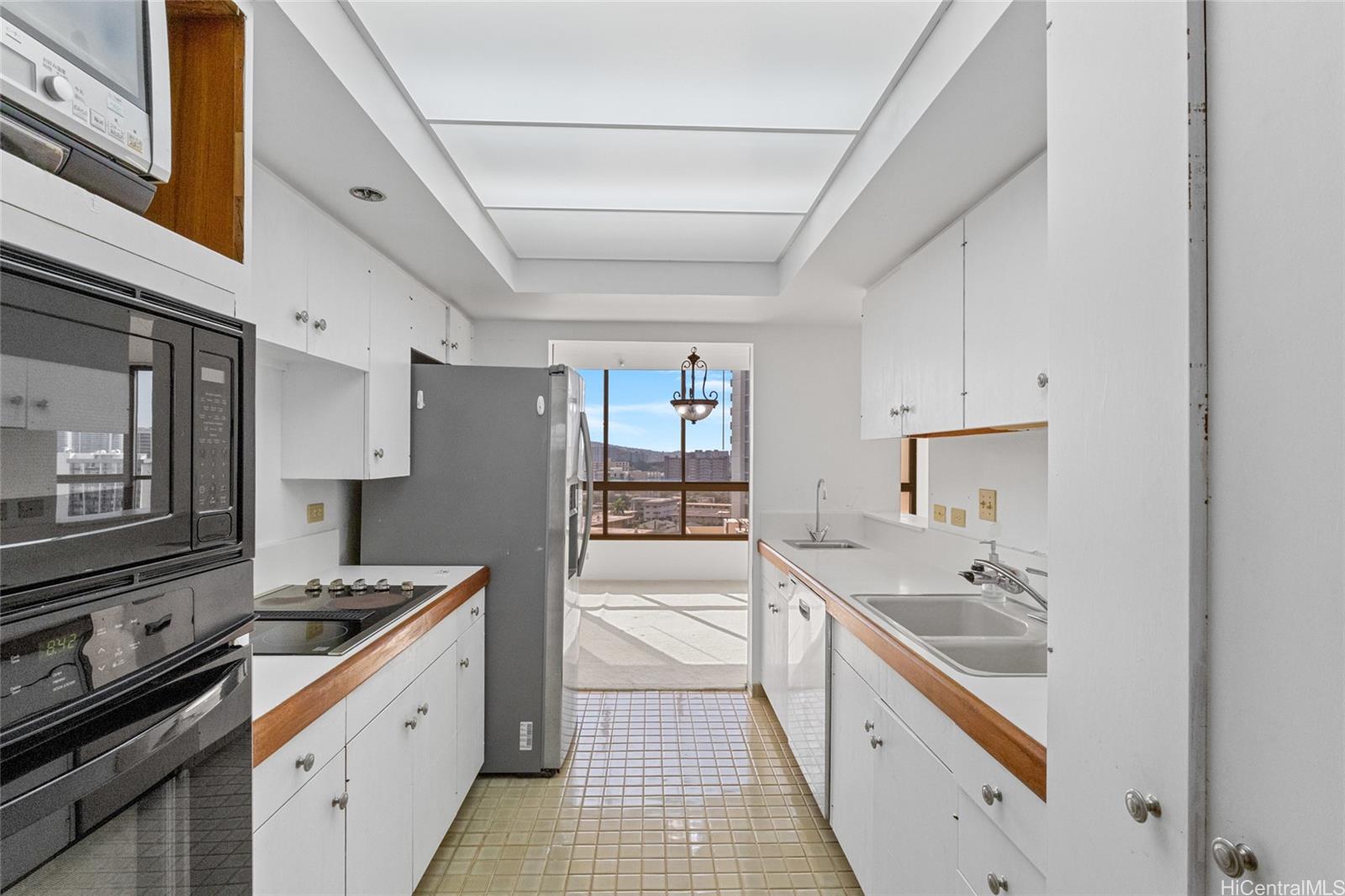 Continental Plaza condo # 706, Honolulu, Hawaii - photo 5 of 18