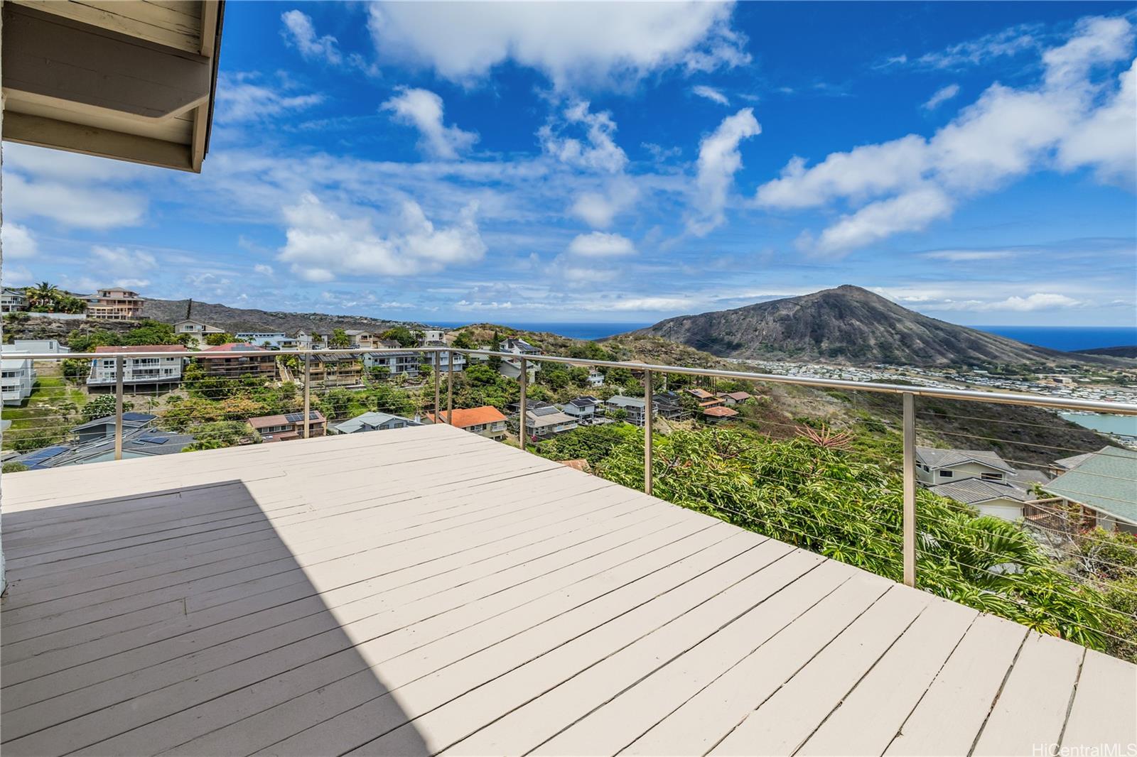 1048  Kaupaku Place Mariners Ridge, Hawaii Kai home - photo 2 of 25