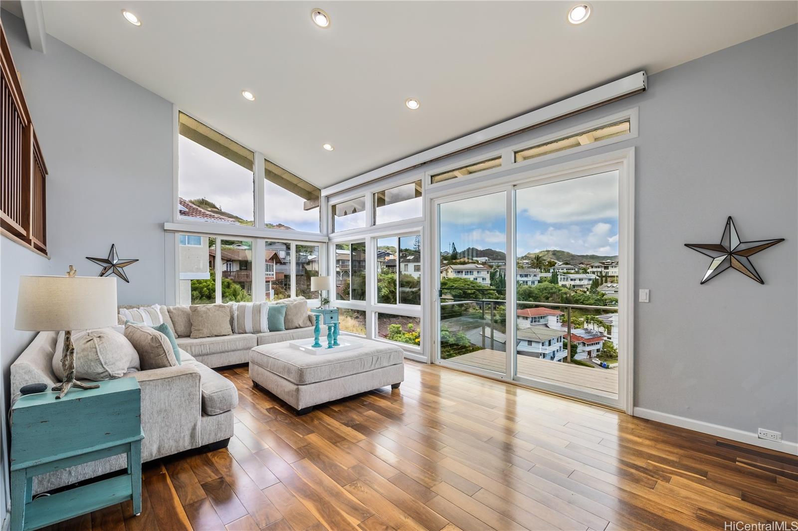 1048  Kaupaku Place Mariners Ridge, Hawaii Kai home - photo 3 of 25