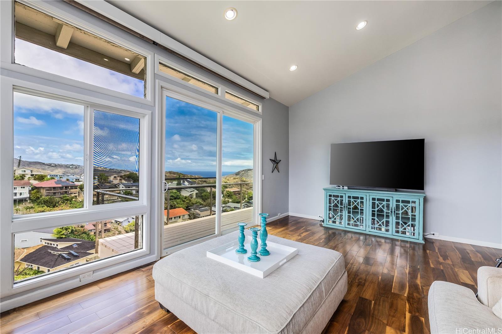 1048  Kaupaku Place Mariners Ridge, Hawaii Kai home - photo 4 of 25