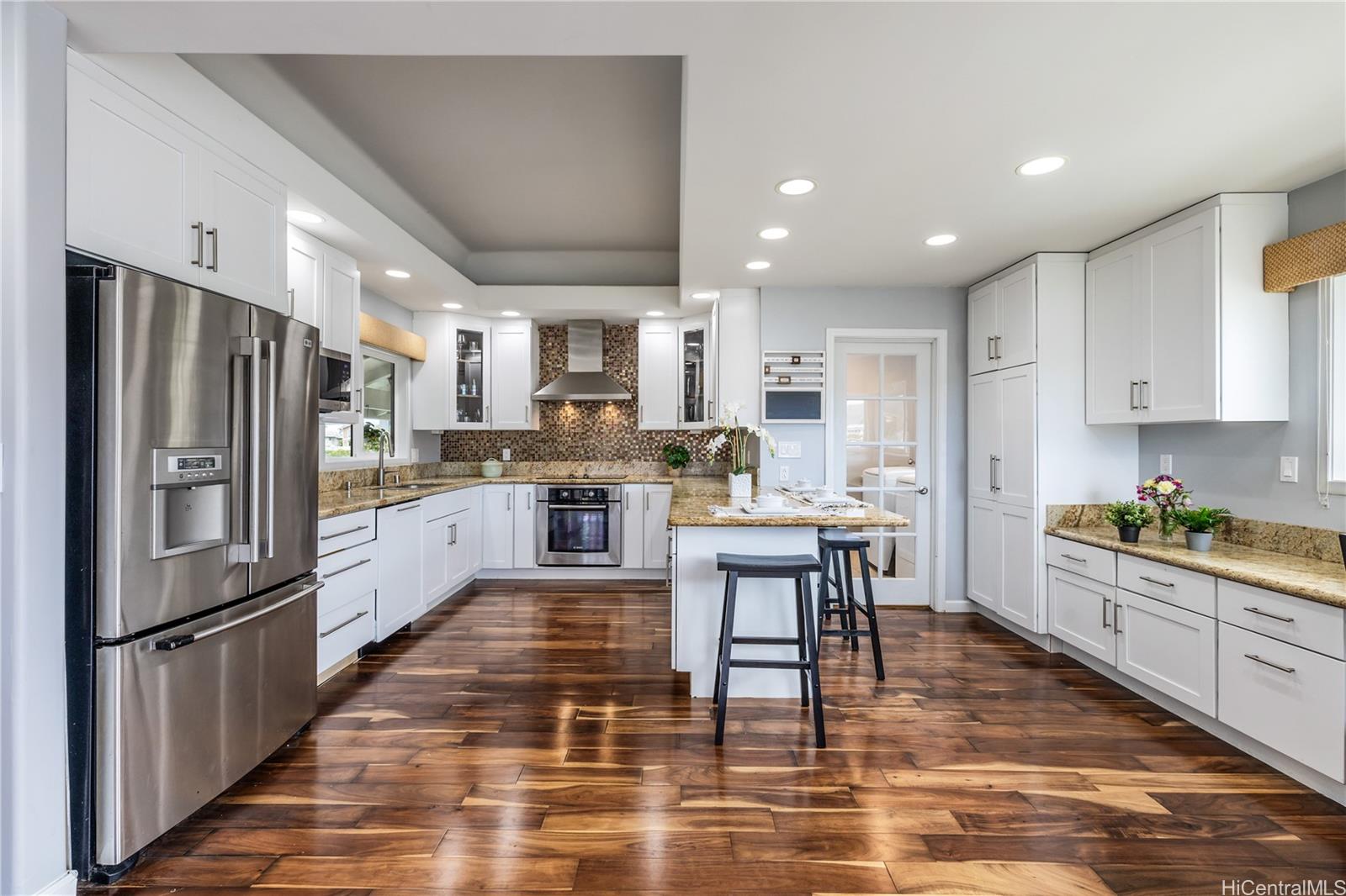 1048  Kaupaku Place Mariners Ridge, Hawaii Kai home - photo 7 of 25