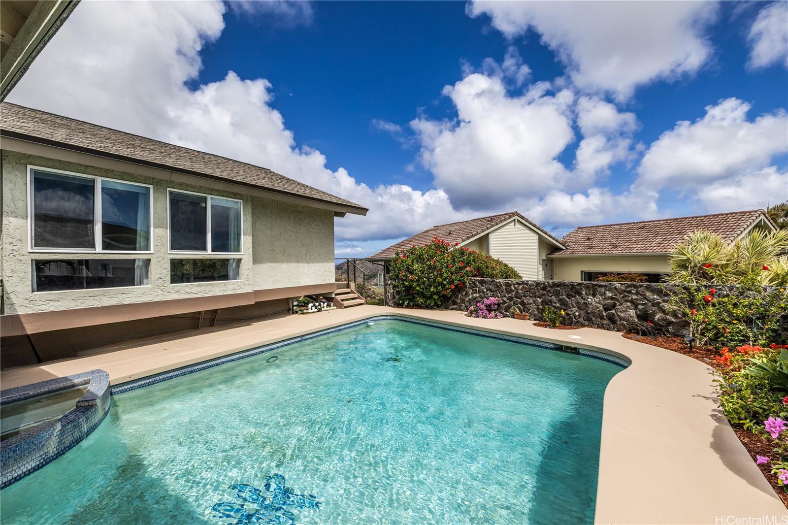 1048  Kaupaku Place Mariners Ridge, Hawaii Kai home - photo 8 of 25