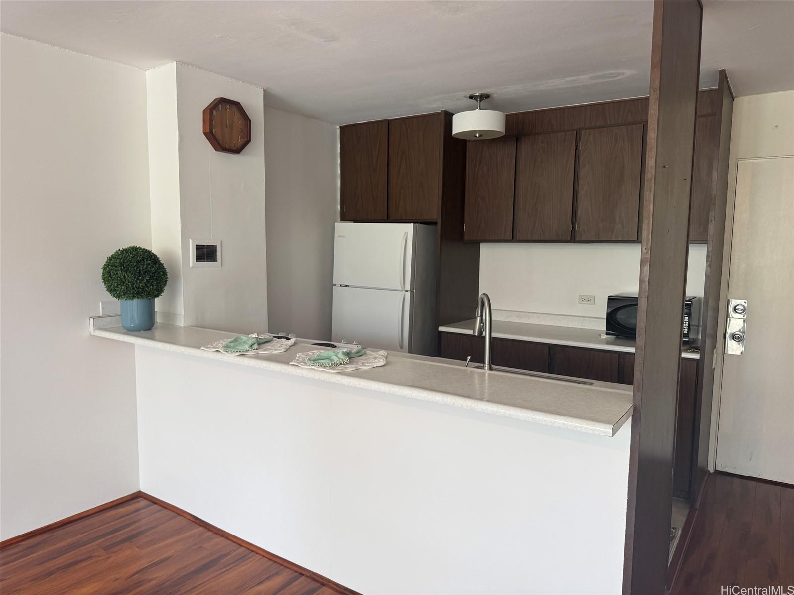 1050 Kinau Street Honolulu - Rental - photo 2 of 10