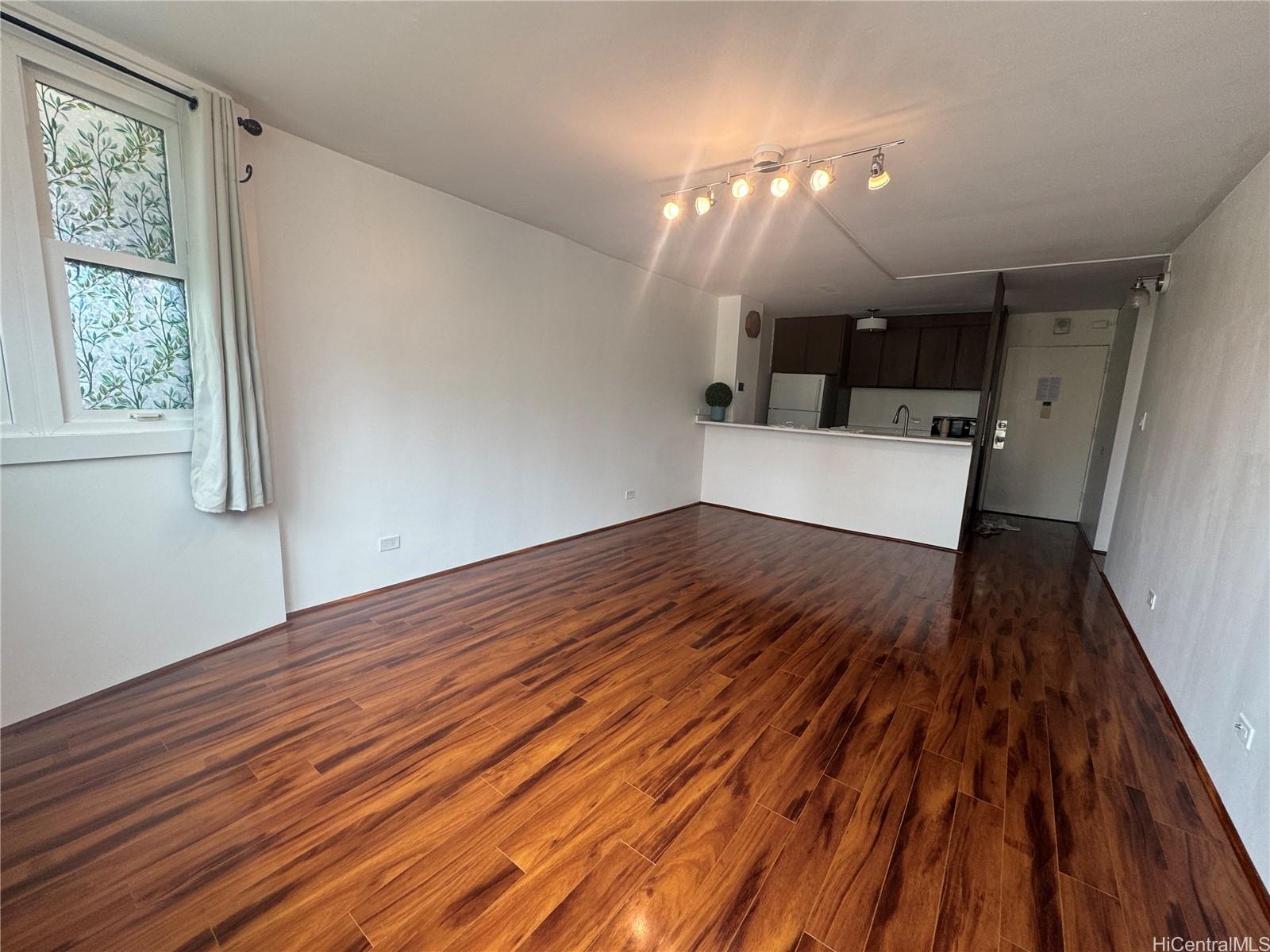 1050 Kinau Street Honolulu - Rental - photo 3 of 10