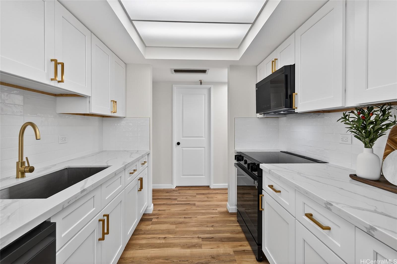 Continental Plaza condo # 1006, Honolulu, Hawaii - photo 11 of 25