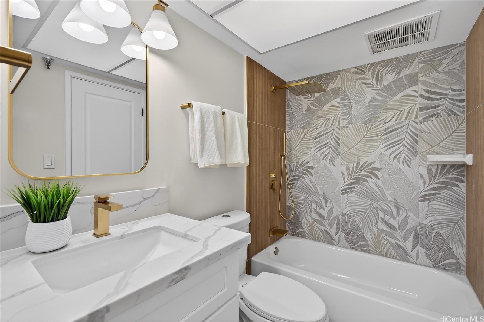 Continental Plaza condo # 1006, Honolulu, Hawaii - photo 14 of 25