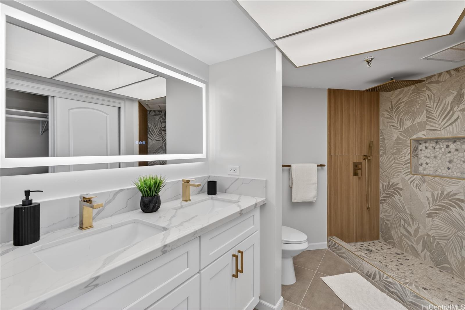 Continental Plaza condo # 1006, Honolulu, Hawaii - photo 18 of 25