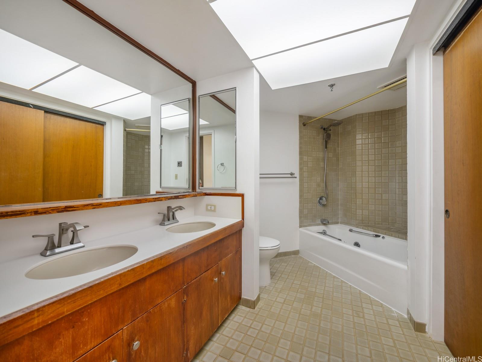 Continental Plaza condo # 706, Honolulu, Hawaii - photo 12 of 23