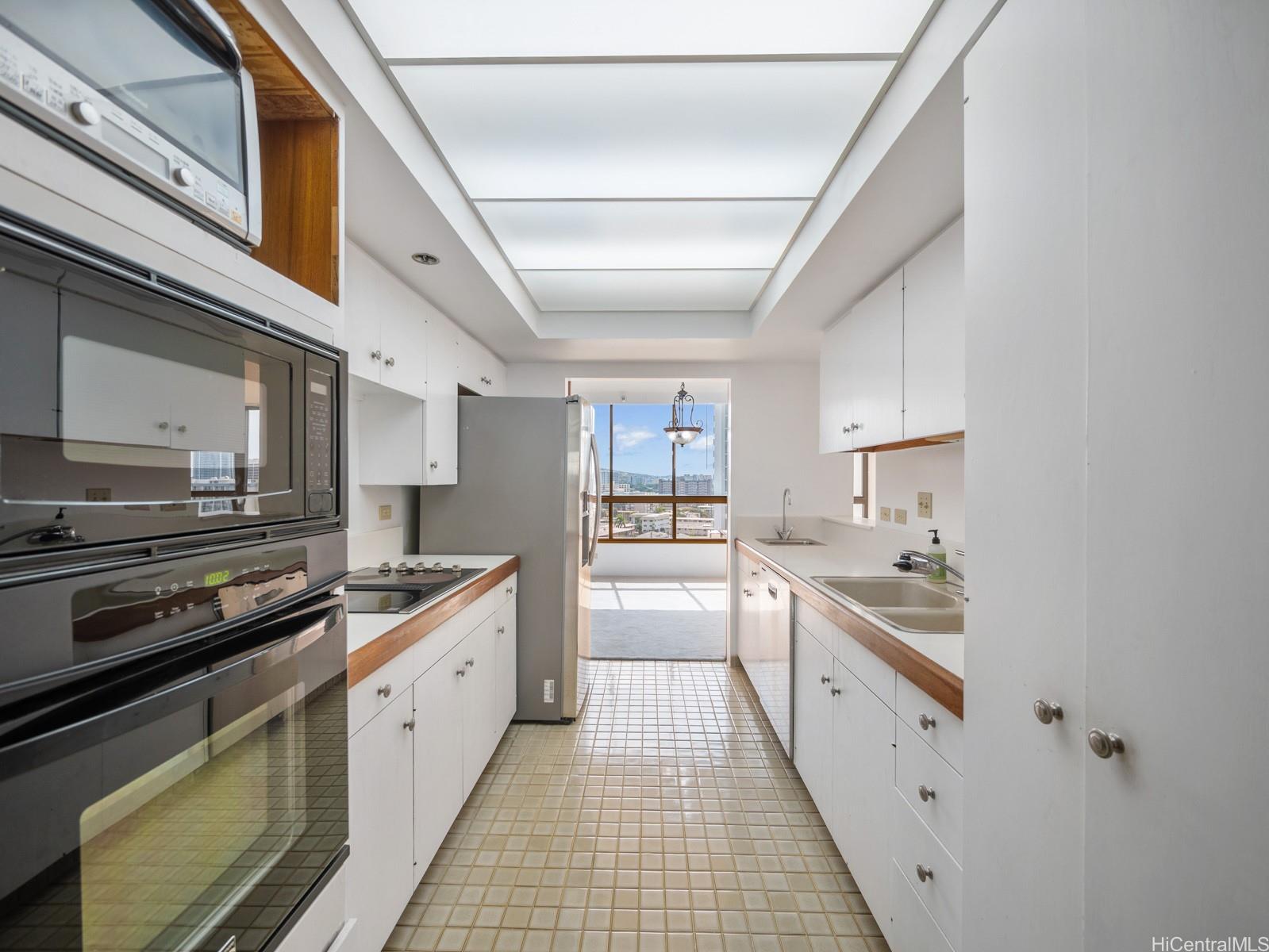 Continental Plaza condo # 706, Honolulu, Hawaii - photo 6 of 23