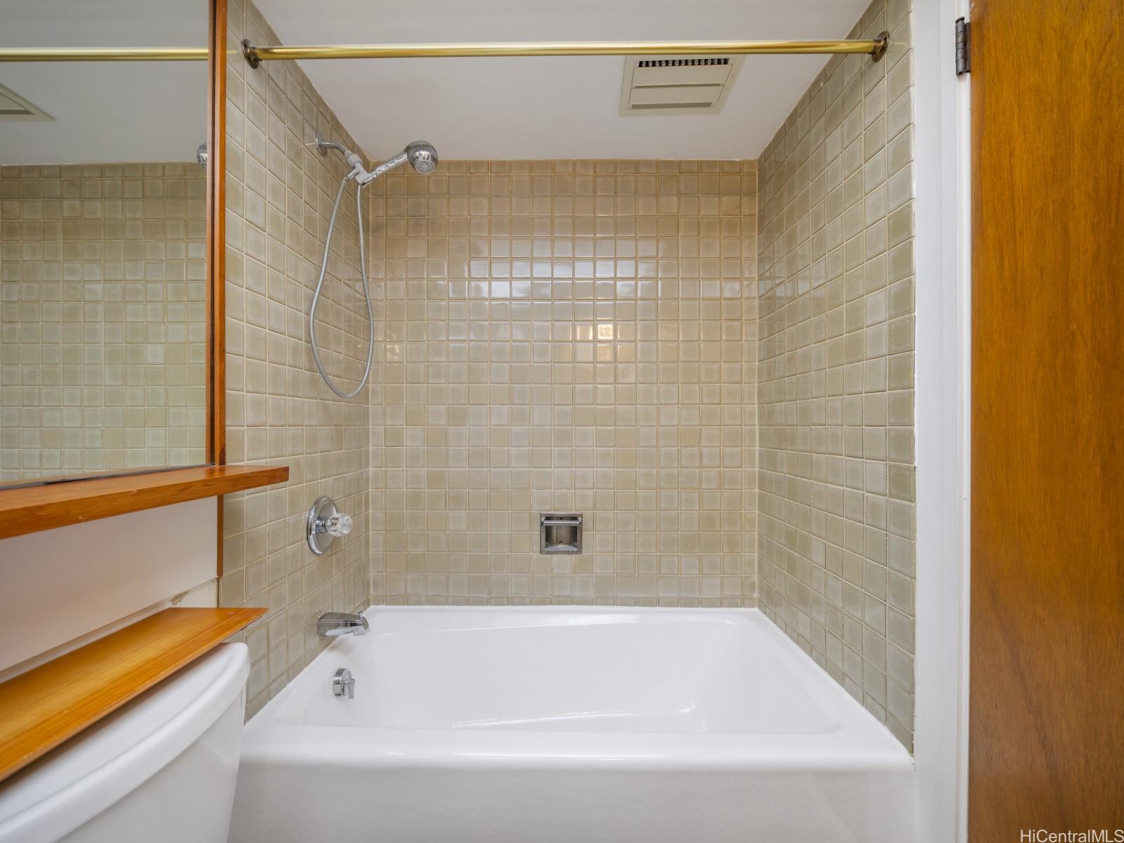 Continental Plaza condo # 706, Honolulu, Hawaii - photo 7 of 23