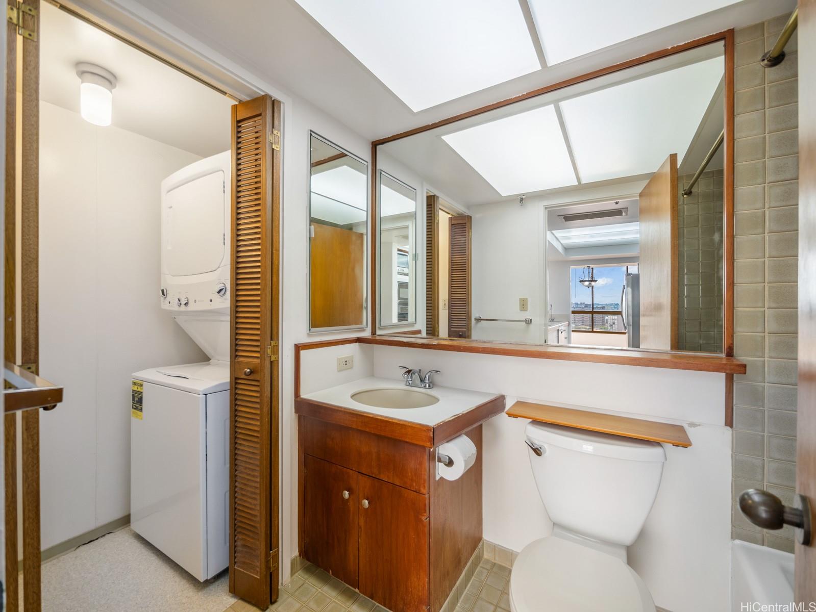 Continental Plaza condo # 706, Honolulu, Hawaii - photo 8 of 23