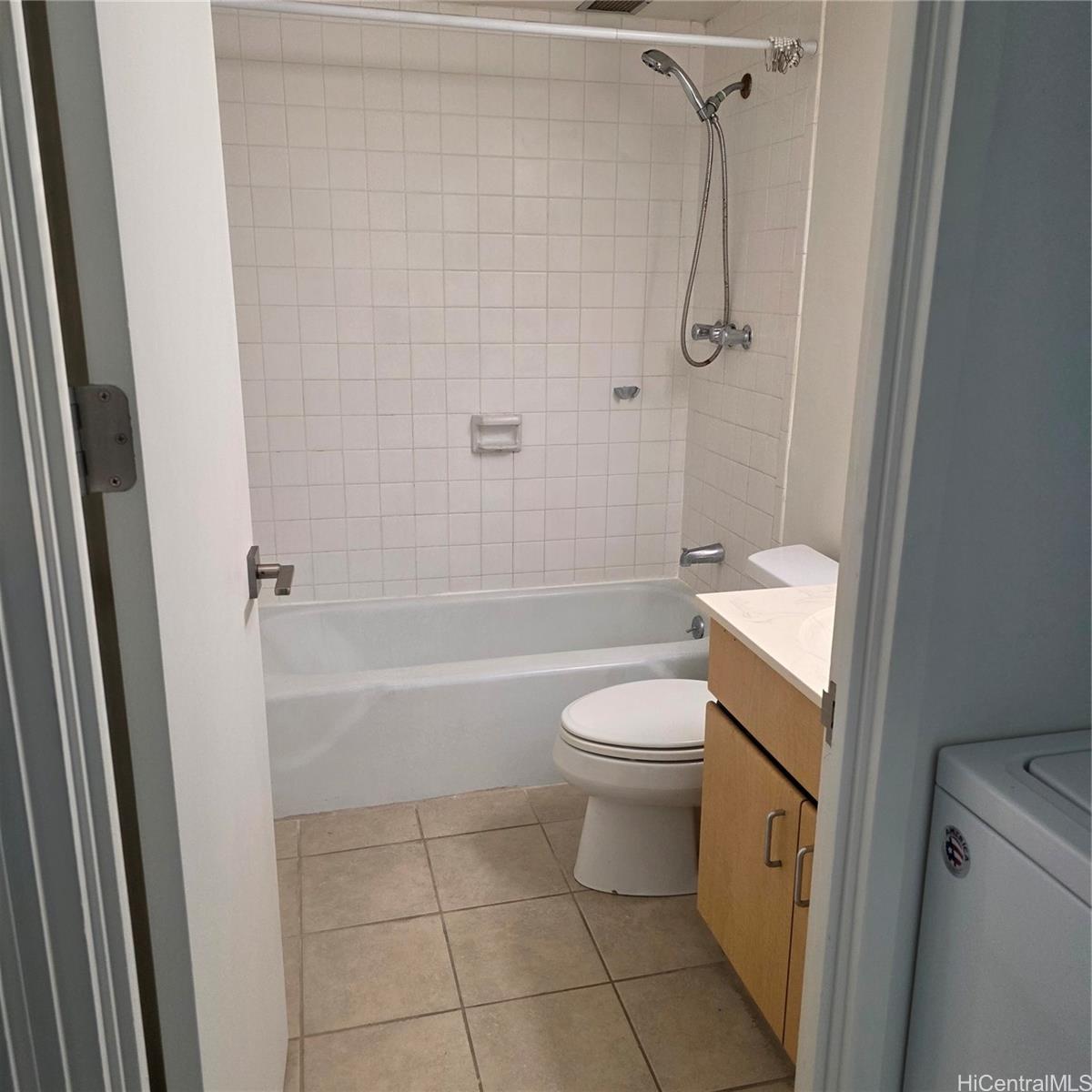 1052 Ala Nanu St Honolulu - Rental - photo 12 of 21