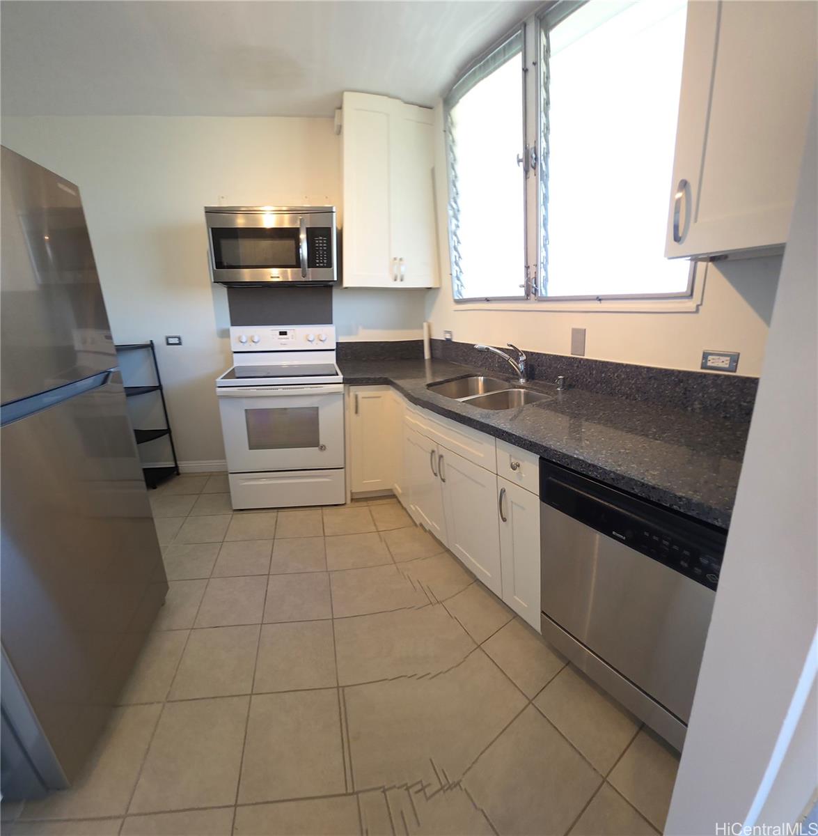 1052 Ala Nanu St Honolulu - Rental - photo 4 of 21