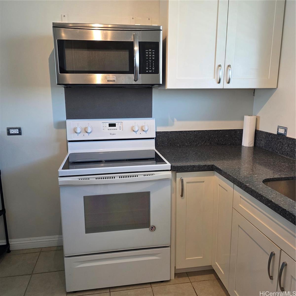 1052 Ala Nanu St Honolulu - Rental - photo 6 of 21