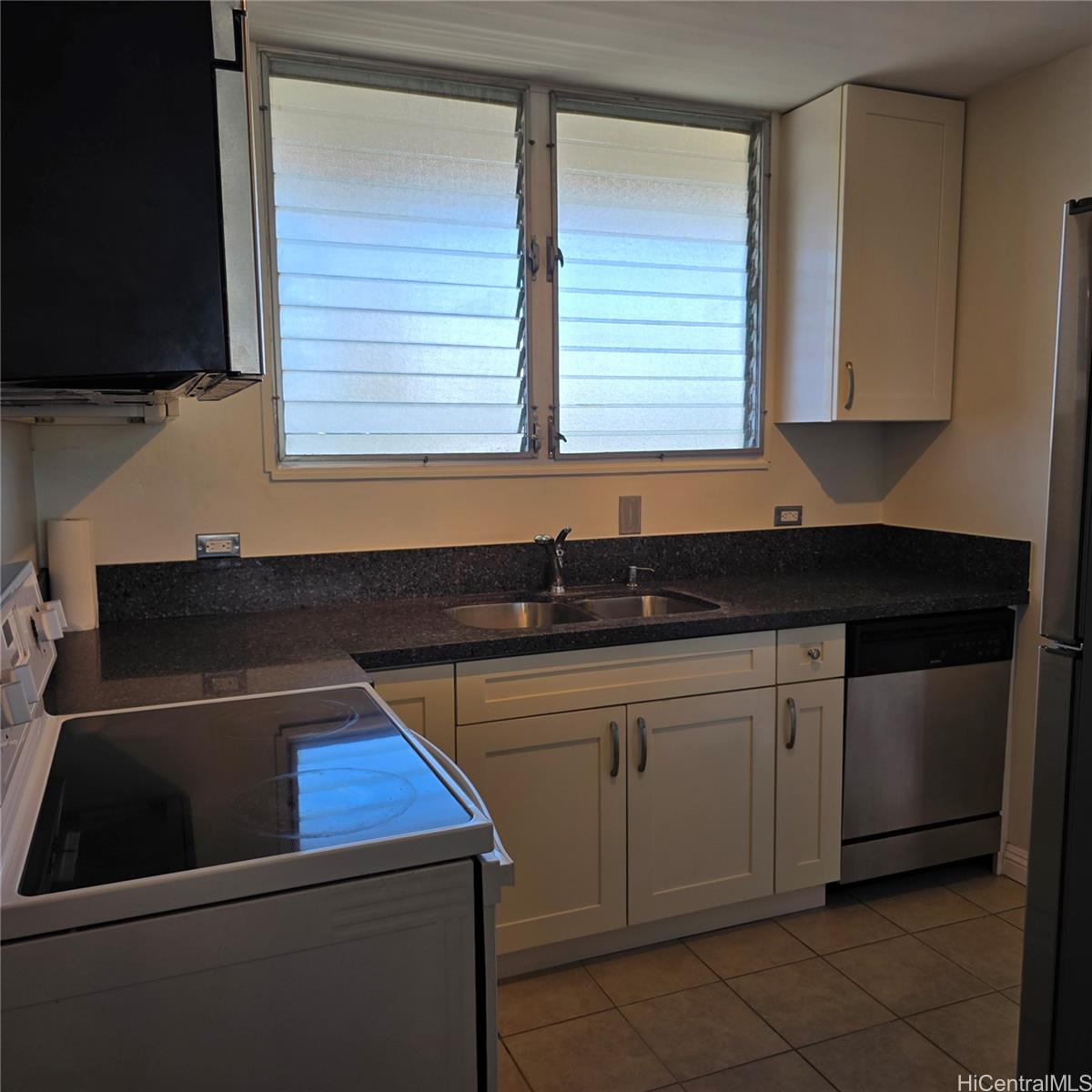 1052 Ala Nanu St Honolulu - Rental - photo 7 of 21