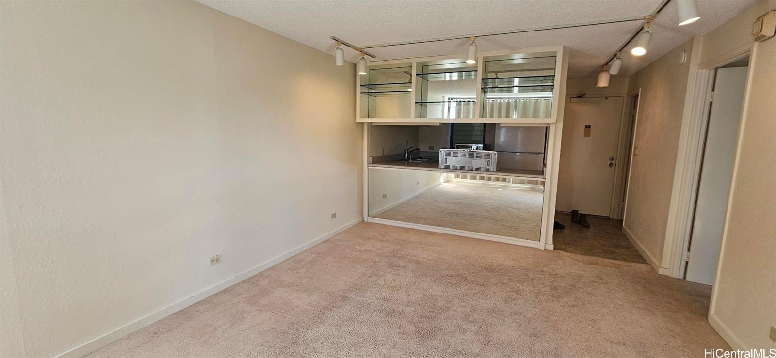 1054 Green Street Honolulu - Rental - photo 11 of 21