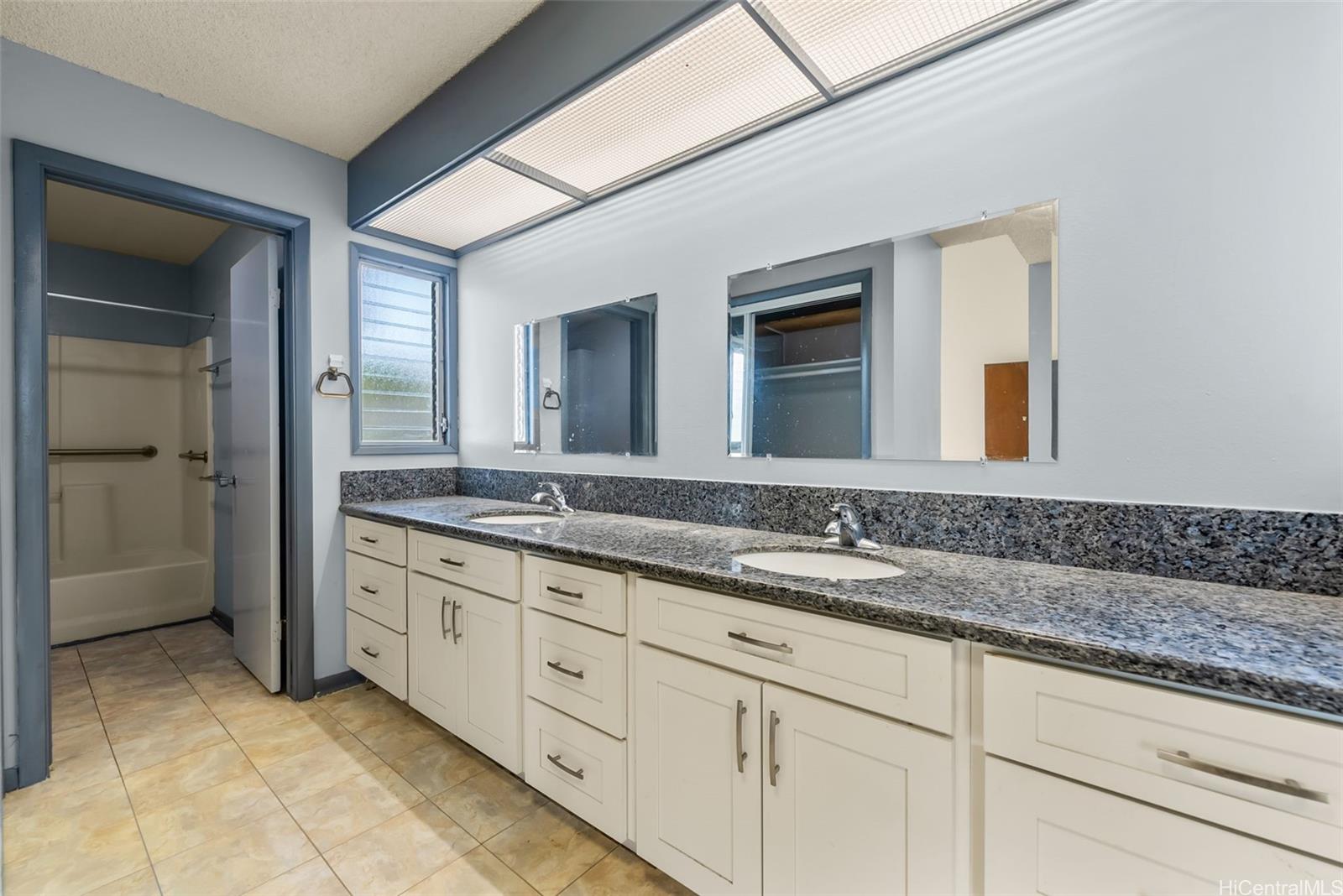 1059  Kaumoku Street Mariners Ridge, Hawaii Kai home - photo 10 of 22