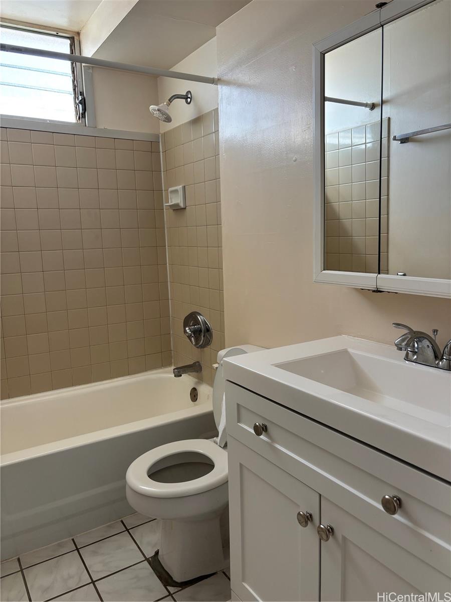 Century Park Plaza condo # 1706A, Pearl City, Hawaii - photo 4 of 15