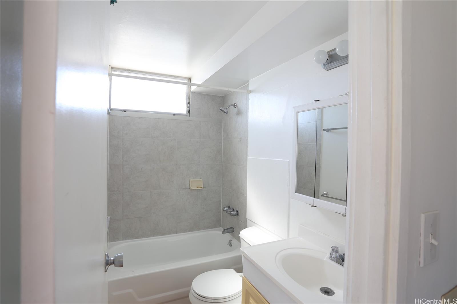 1060 Kamehameha Hwy Pearl City - Rental - photo 9 of 17