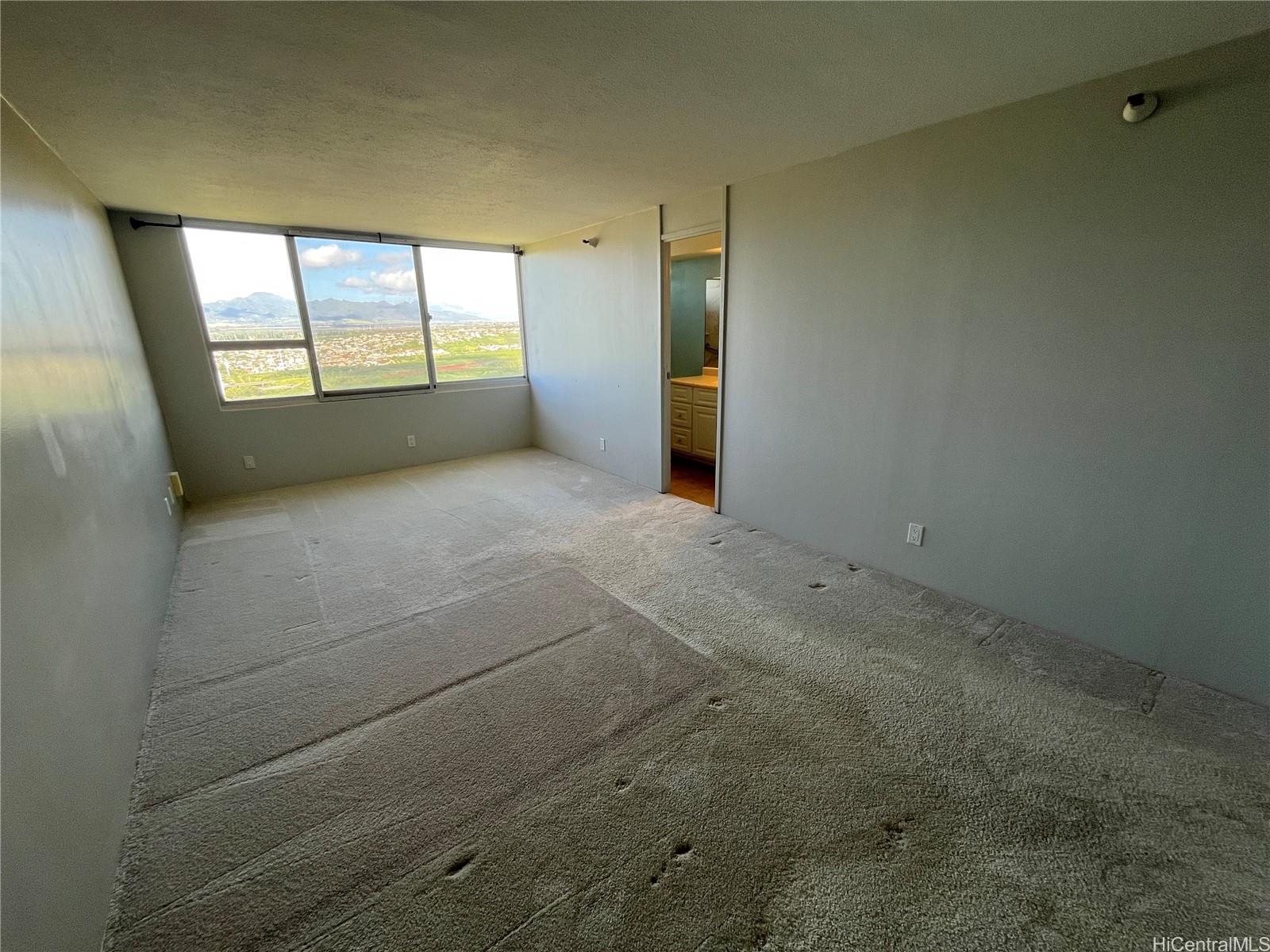 1060 Kamehameha Hwy Pearl City - Rental - photo 4 of 13