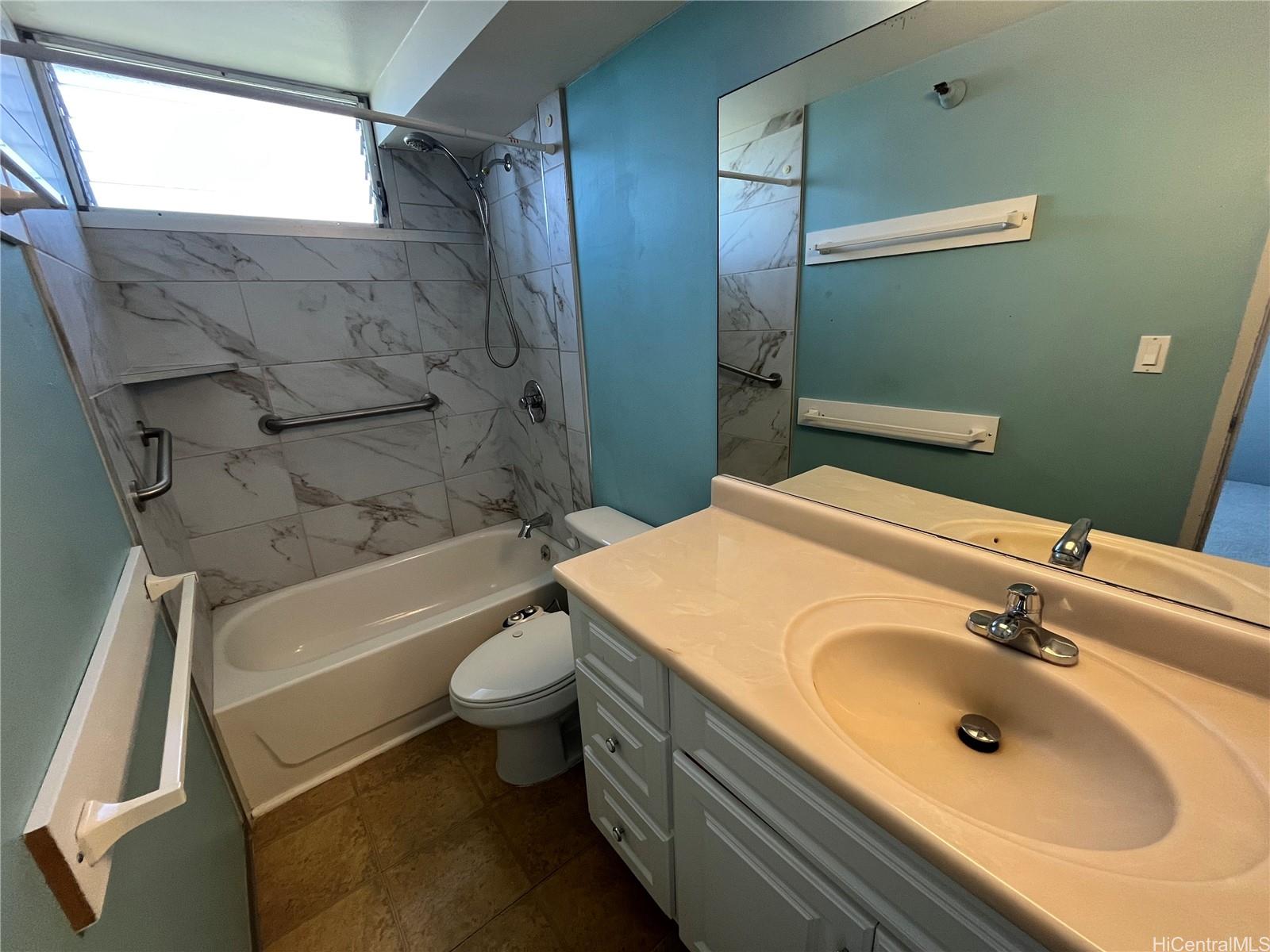 1060 Kamehameha Hwy Pearl City - Rental - photo 6 of 13