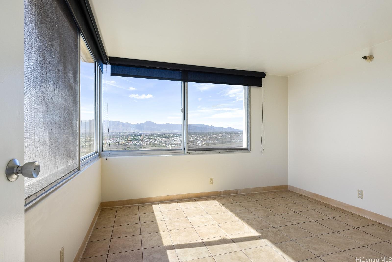 1060 Kamehameha Hwy Pearl City - Rental - photo 12 of 25