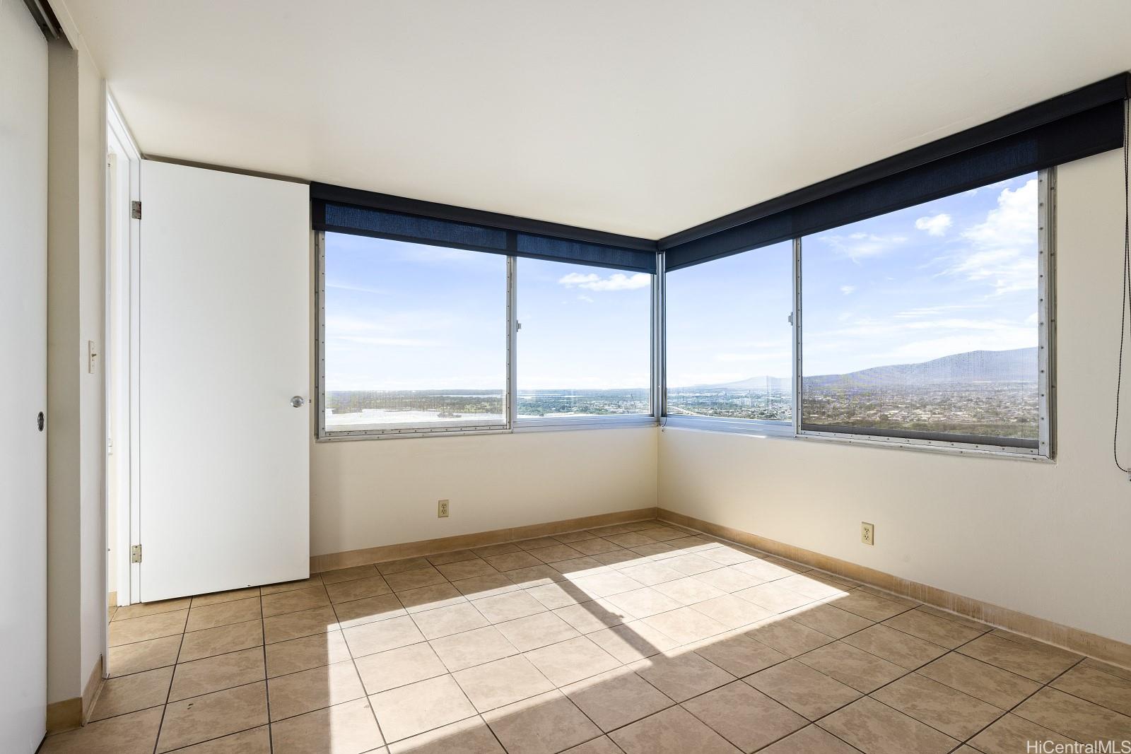 1060 Kamehameha Hwy Pearl City - Rental - photo 13 of 25