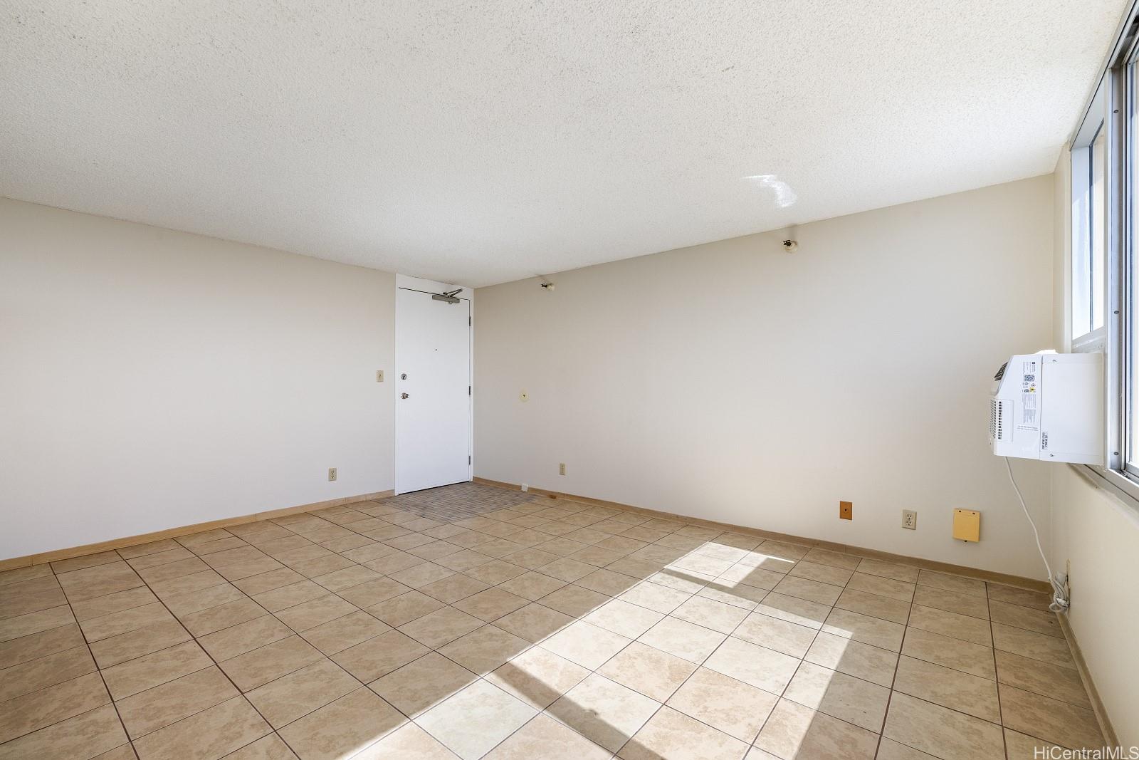 1060 Kamehameha Hwy Pearl City - Rental - photo 5 of 25