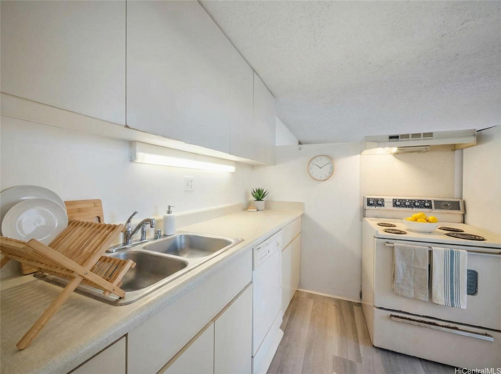 Century Park Plaza condo # 3302B, Pearl City, Hawaii - photo 4 of 24