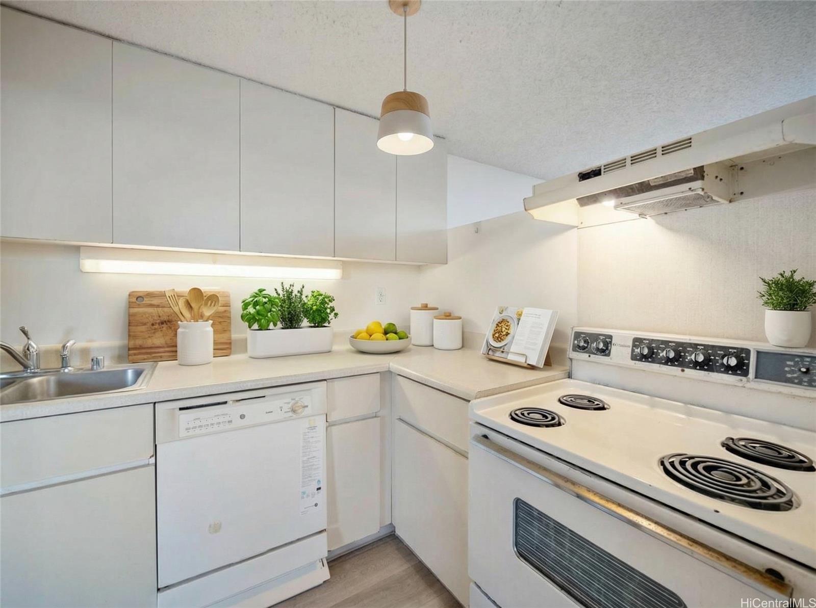 Century Park Plaza condo # 3302B, Pearl City, Hawaii - photo 5 of 24