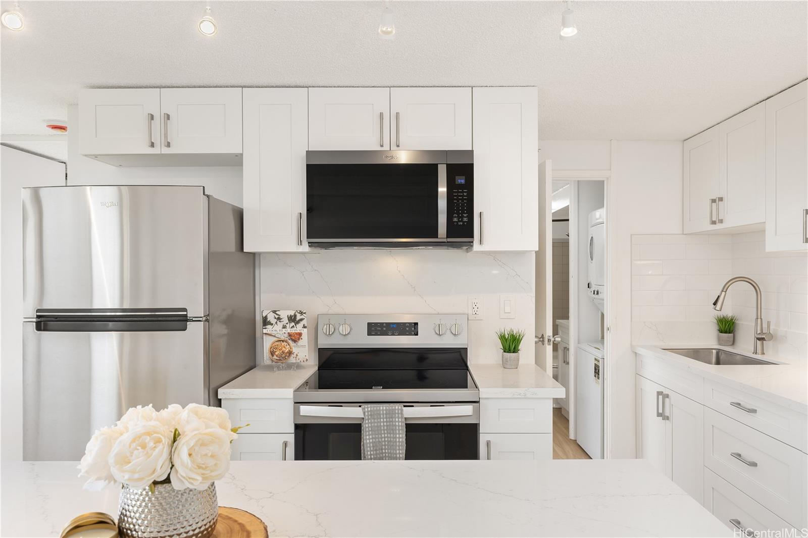 Century Park Plaza condo # 3806A, Pearl City, Hawaii - photo 4 of 20