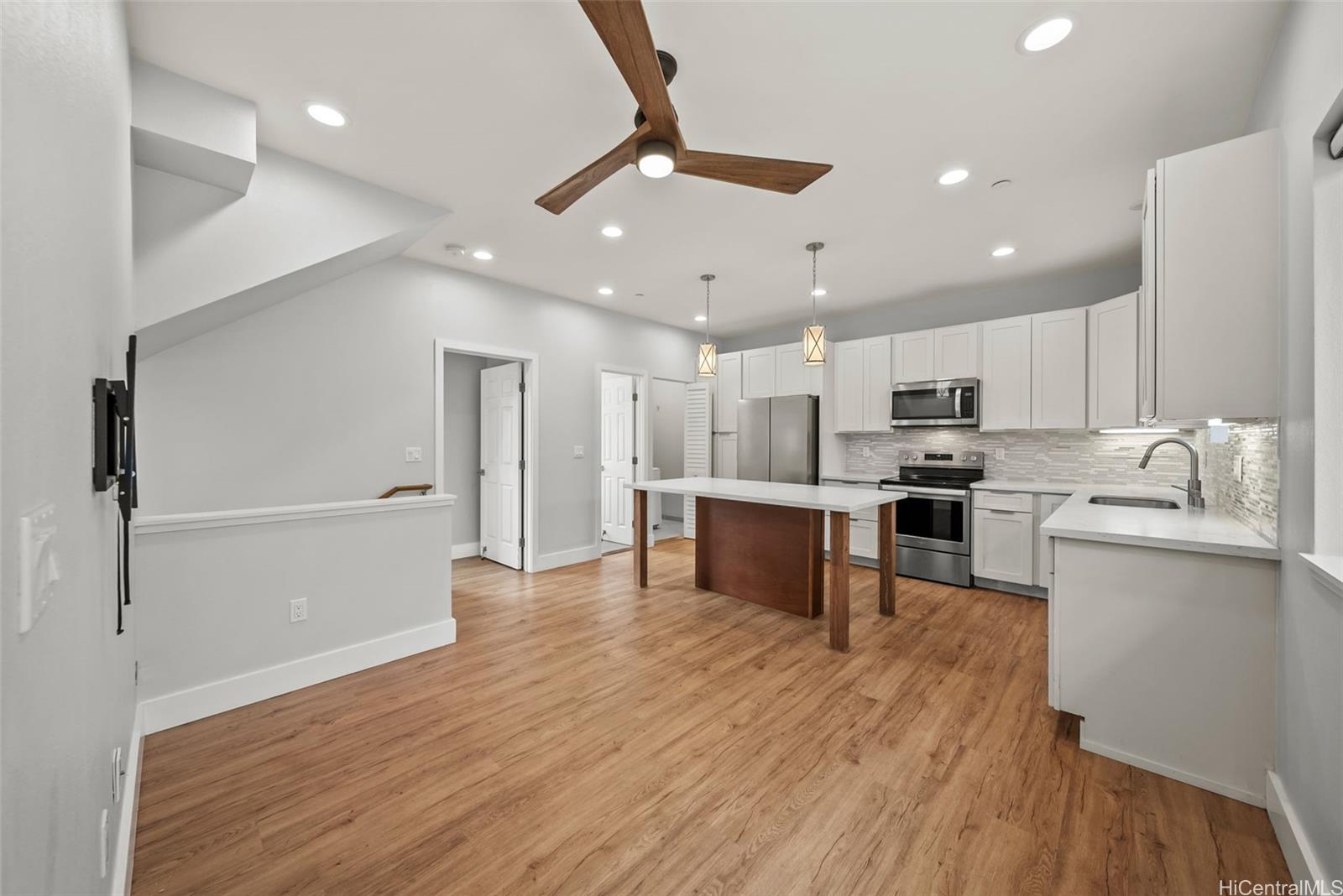 1060 Spencer Street townhouse # F, Honolulu, Hawaii - photo 2 of 25