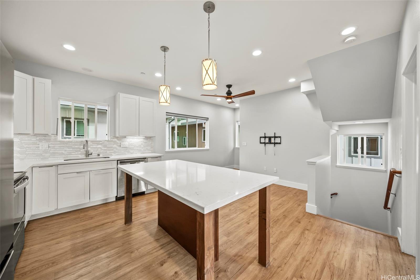 1060 Spencer Street townhouse # F, Honolulu, Hawaii - photo 3 of 25