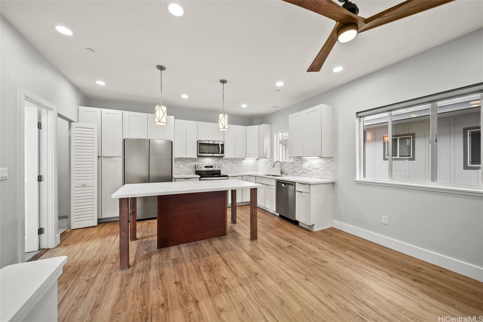 1060 Spencer St townhouse # F, Honolulu, Hawaii - photo 4 of 25