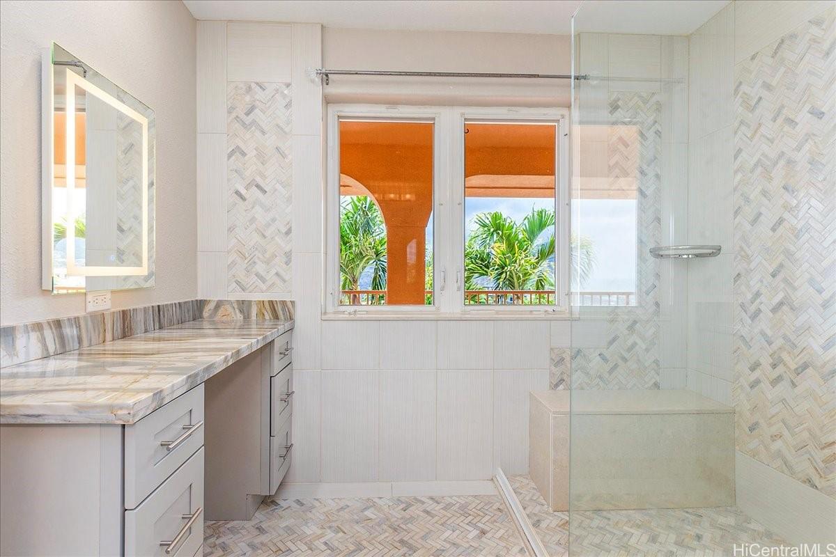 1062  Hoa Street Napali Haweo, Hawaii Kai home - photo 17 of 25